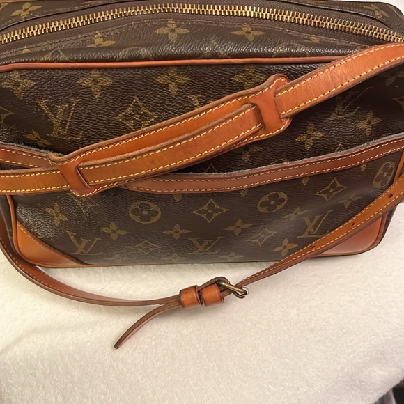 Louis Vuitton Crossbody Bag - Picture 2 of 16